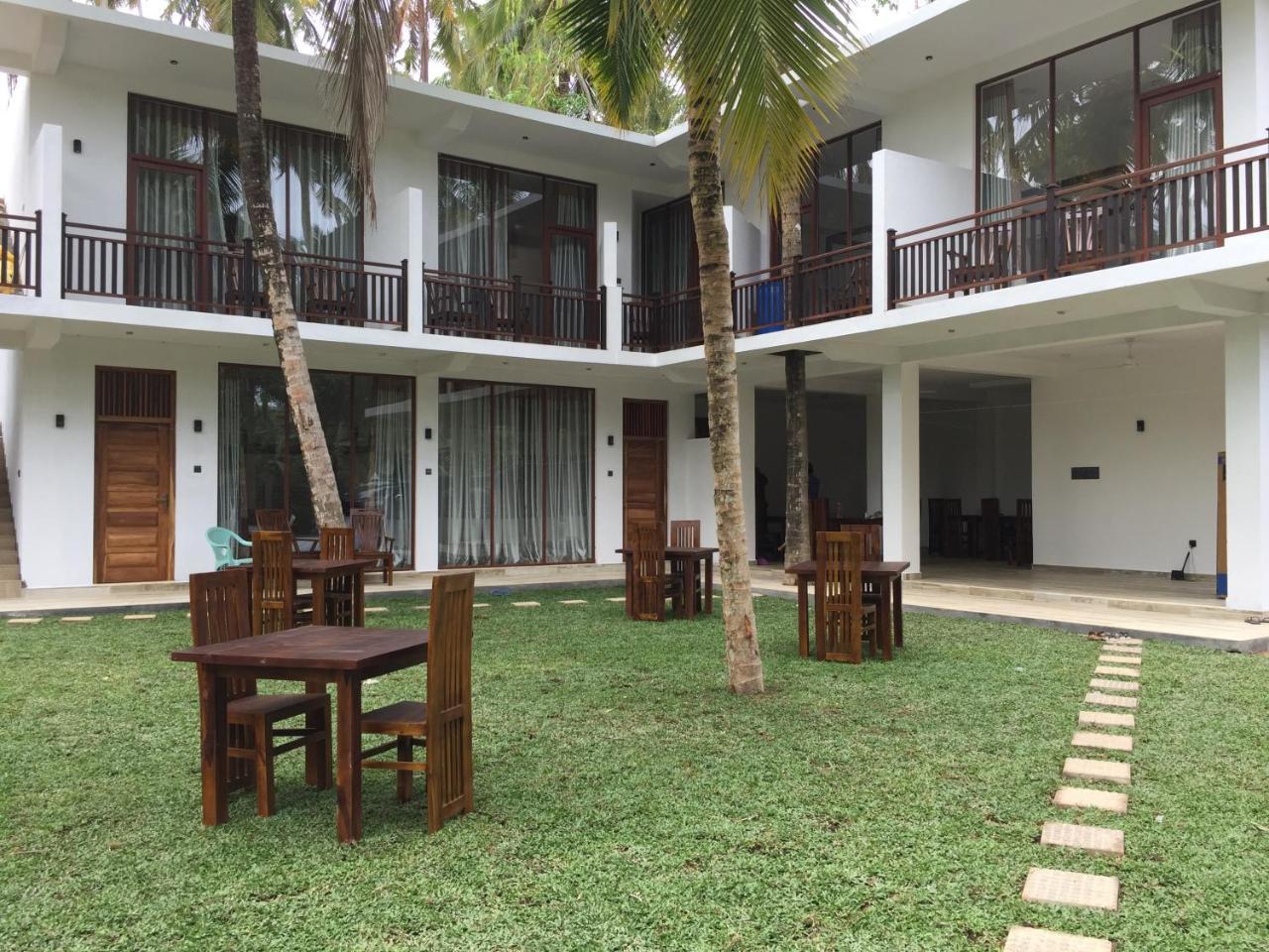 Bay Hiriketiya Hotel Dikwella Exterior foto