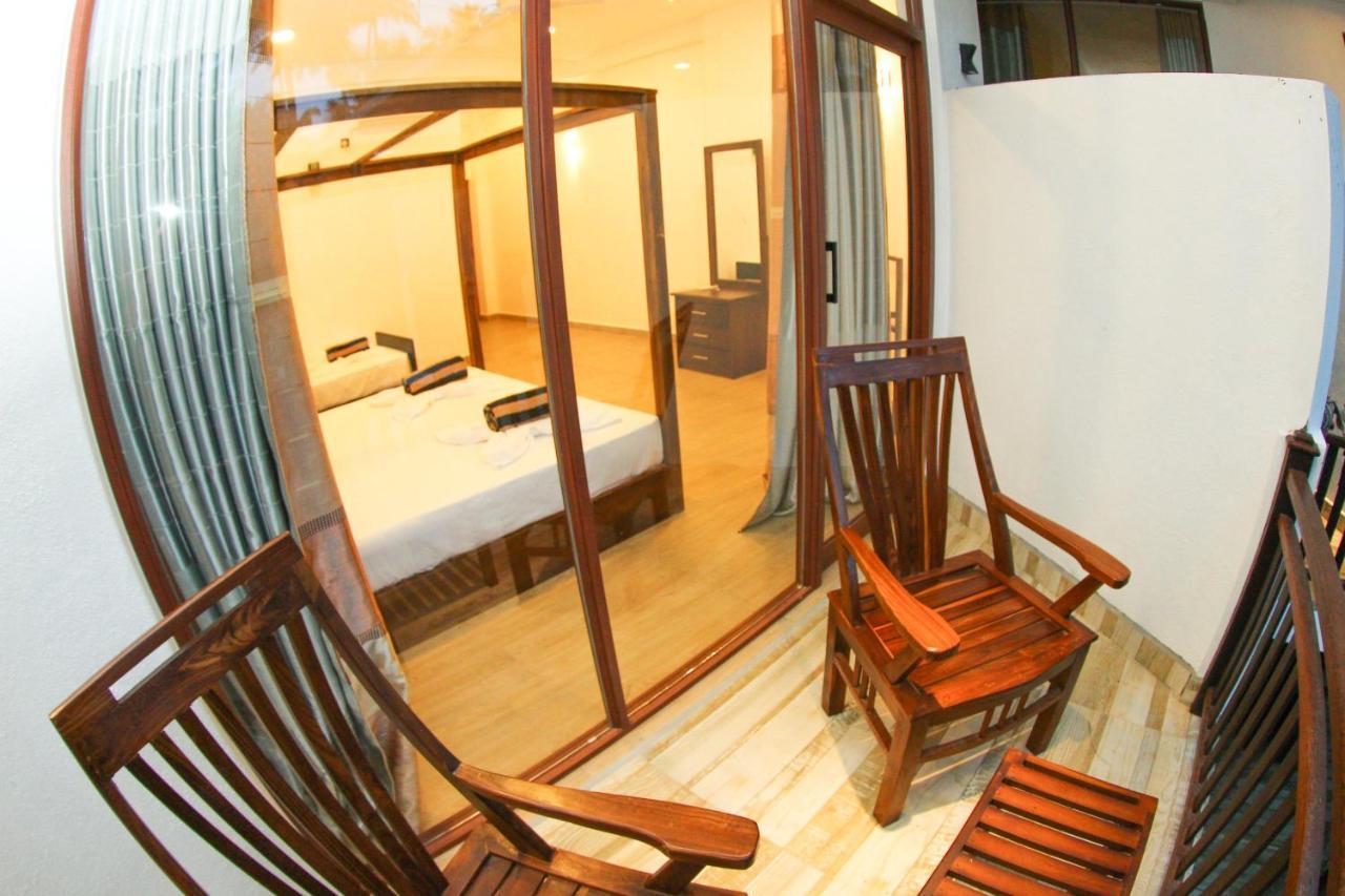 Bay Hiriketiya Hotel Dikwella Exterior foto